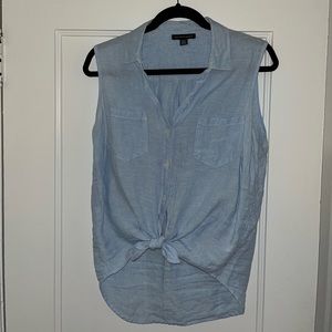 Sleeveless linen buttondown